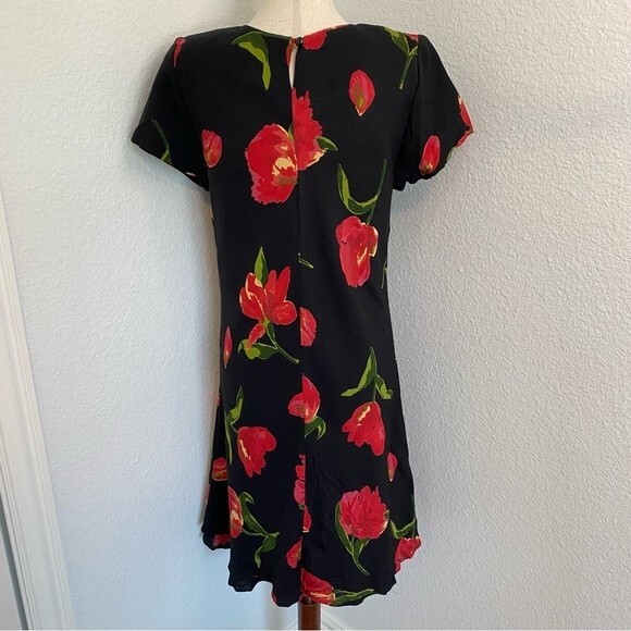 Hampton Dress Co Vintage Black Red Floral Short Slv Fit Flare Tier Ruffle SZ 10 - Picture 4 of 8